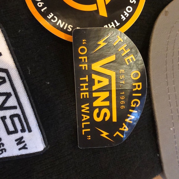 Two vans hats and one Santa Cruz hat and 2 sticker - Picture 5 of 8